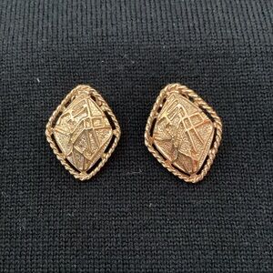 Sarah Coventry, rare-find, Asian earrings